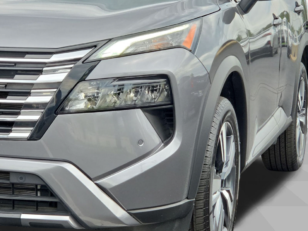 Used 2025 Nissan Rogue SL FWD image 9