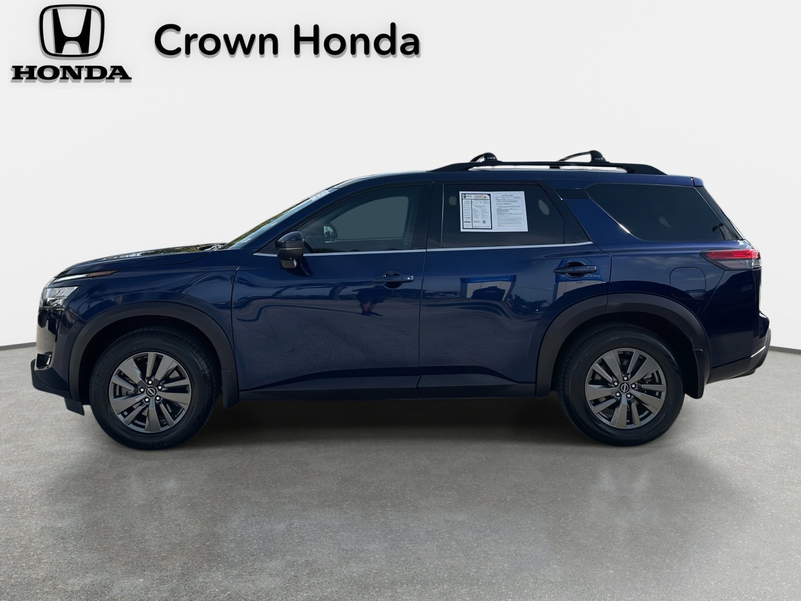 Used 2022 Nissan Pathfinder SV image 2