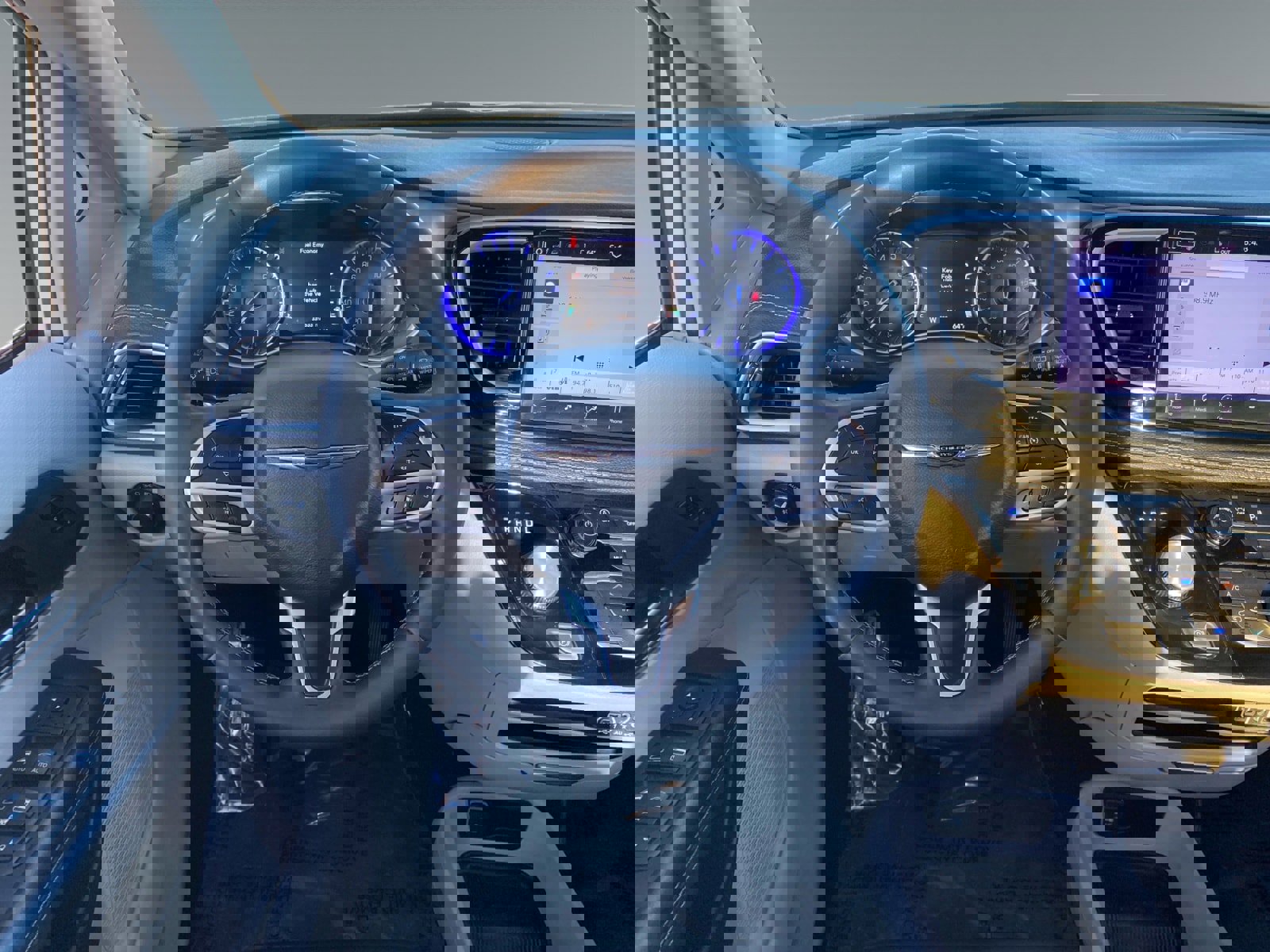 Used 2023 Chrysler Pacifica Touring-L image 12