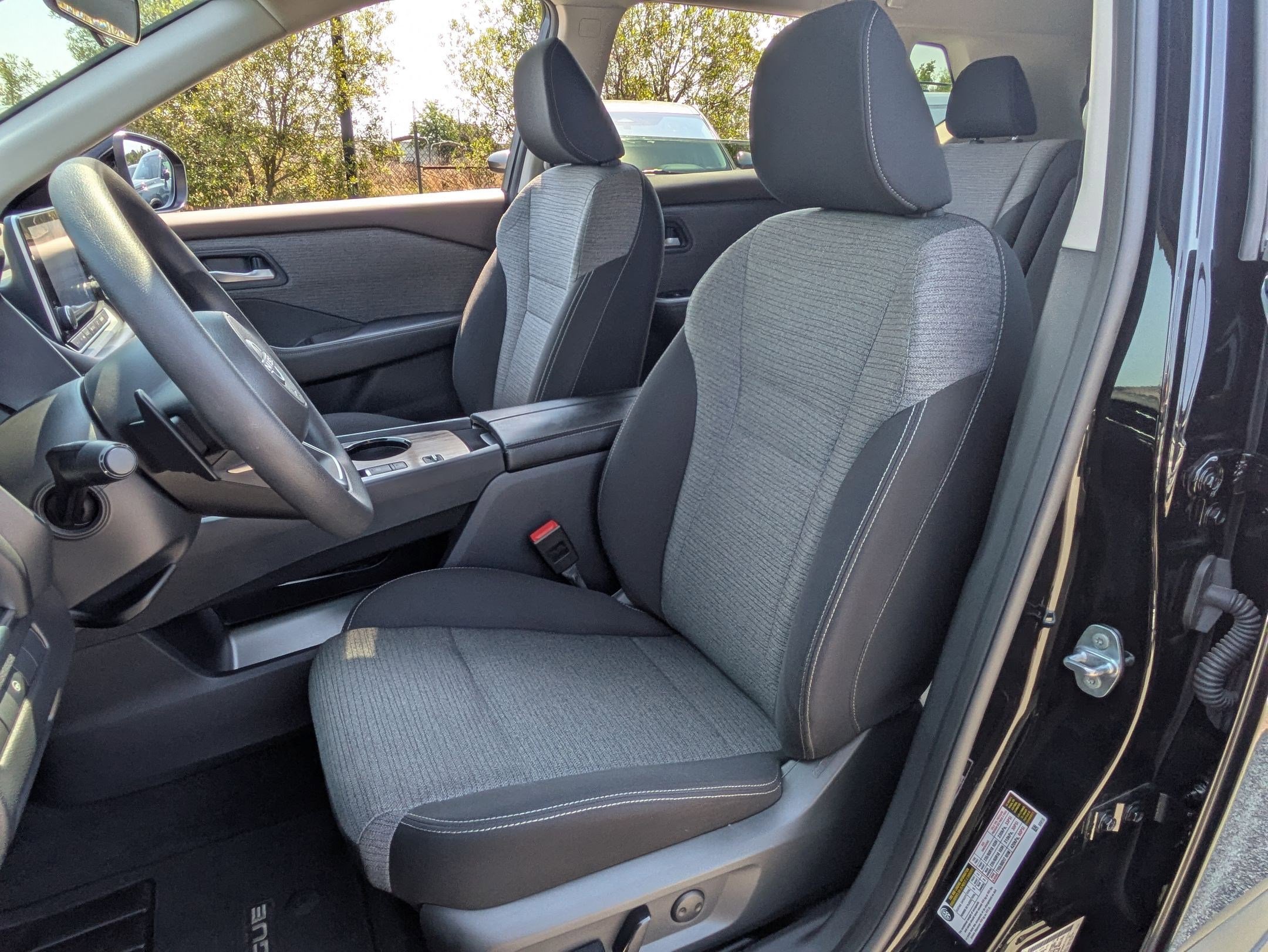 Certified 2023 Nissan Rogue SV FWD image 15