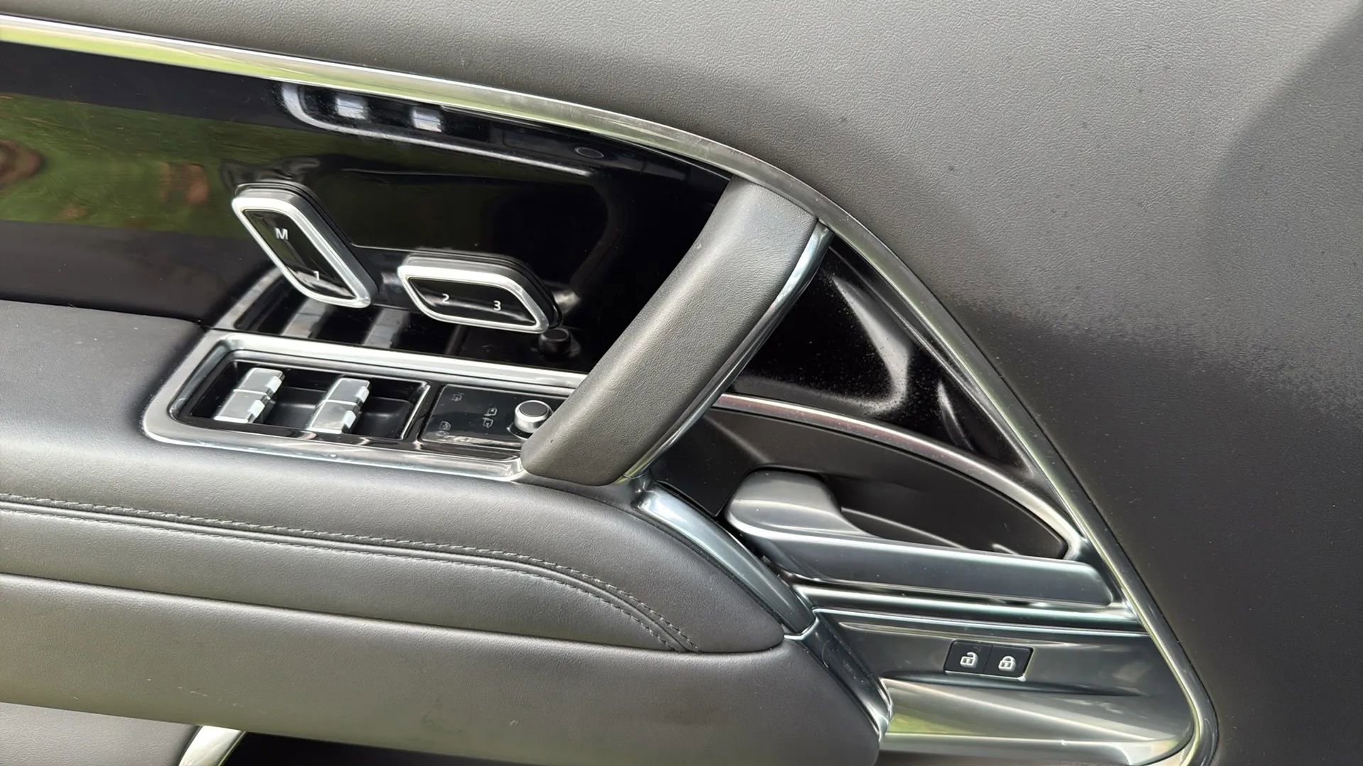 Used 2024 Land Rover Range Rover SE image 52