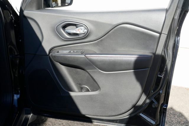 Used 2019 Jeep Cherokee Trailhawk w/ Cold Weather Group image 34