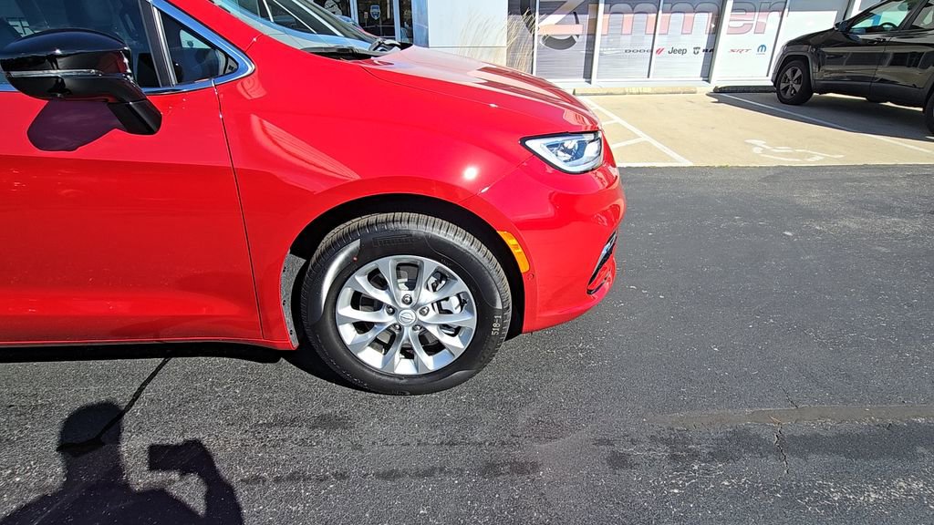 New 2026 Chrysler Pacifica Select image 10