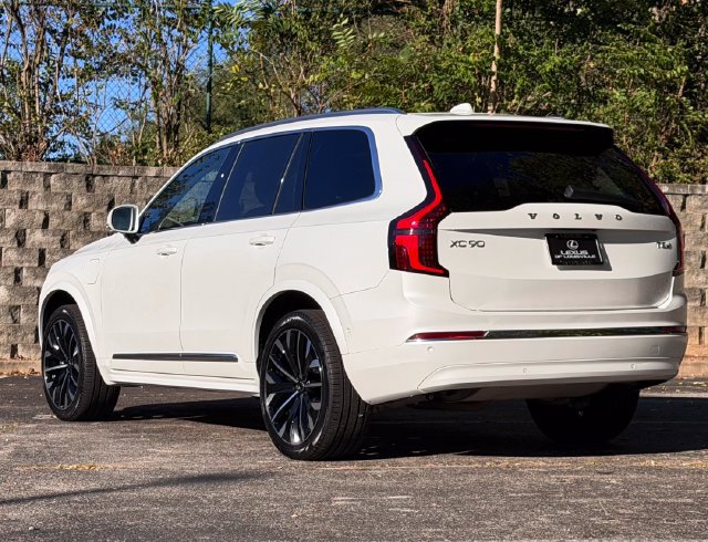 Used 2025 Volvo XC90 T8 Ultra w/ Protection Package Premier AWD/4WD image 8