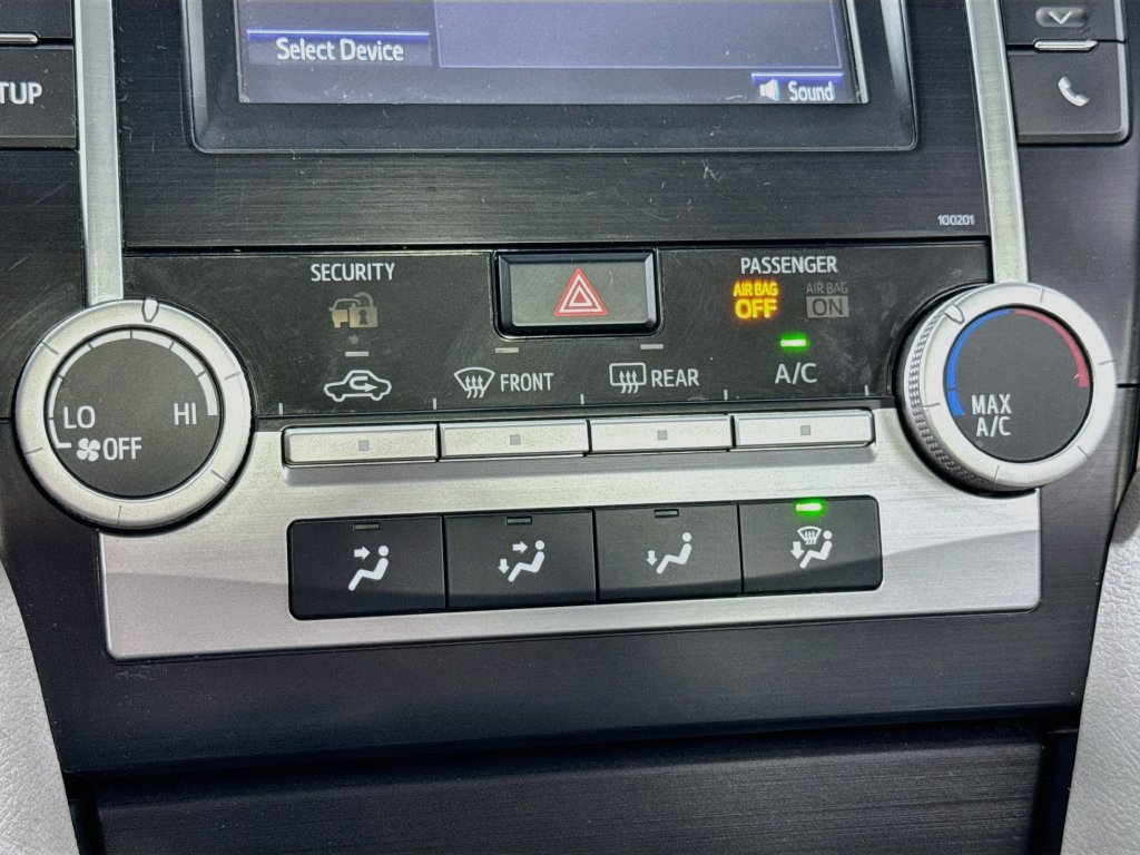 Used 2014 Toyota Camry LE FWD image 19