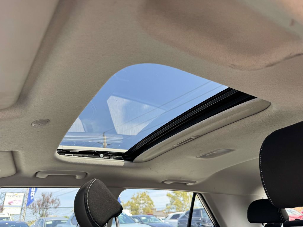 Used 2023 Hyundai Venue SEL FWD image 19