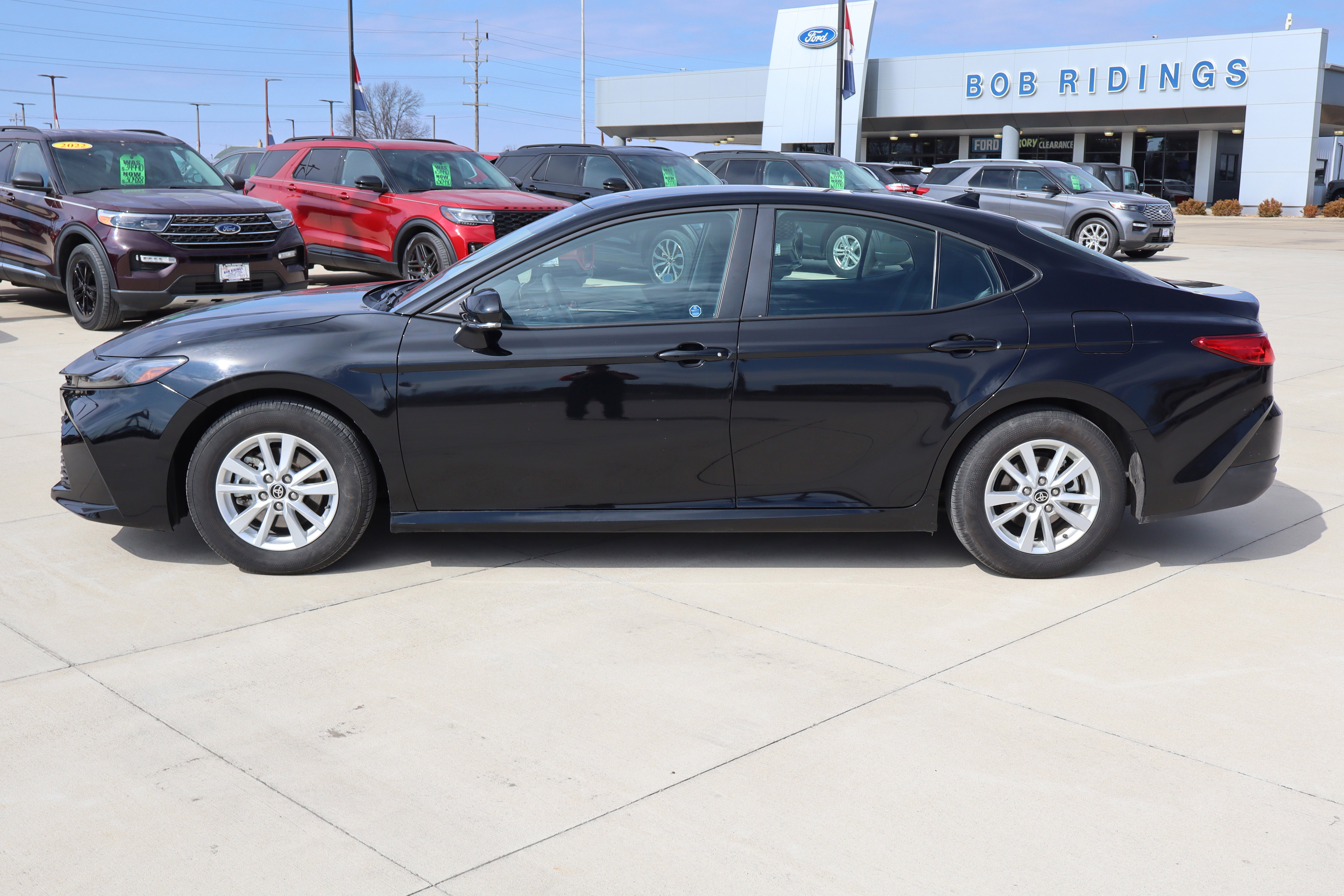 Used 2025 Toyota Camry LE image 9