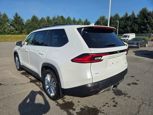 Used 2024 Toyota Grand Highlander AWD image 14