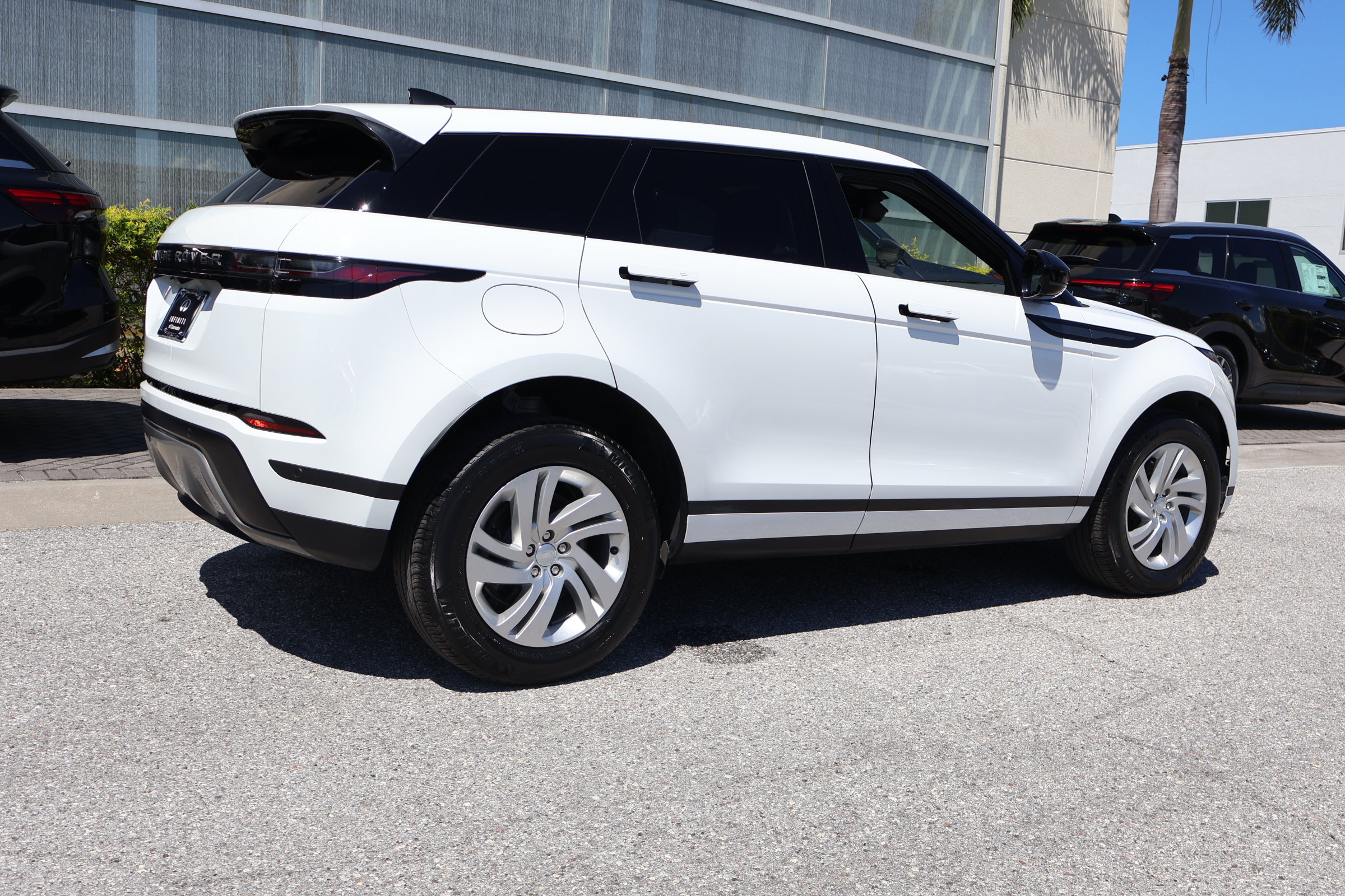 Used 2025 Land Rover Range Rover Evoque S AWD/4WD image 10