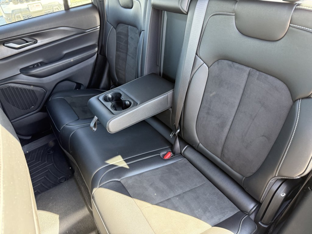 Used 2023 Jeep Grand Cherokee Altitude AWD/4WD image 14