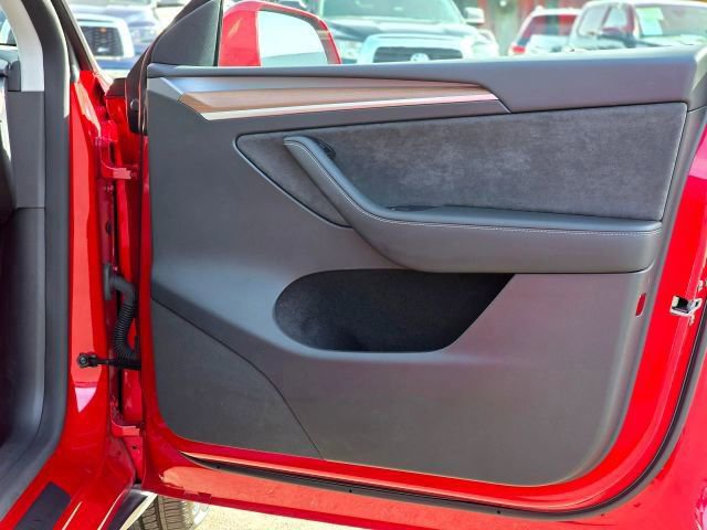Used 2023 Tesla Model Y Long Range image 25