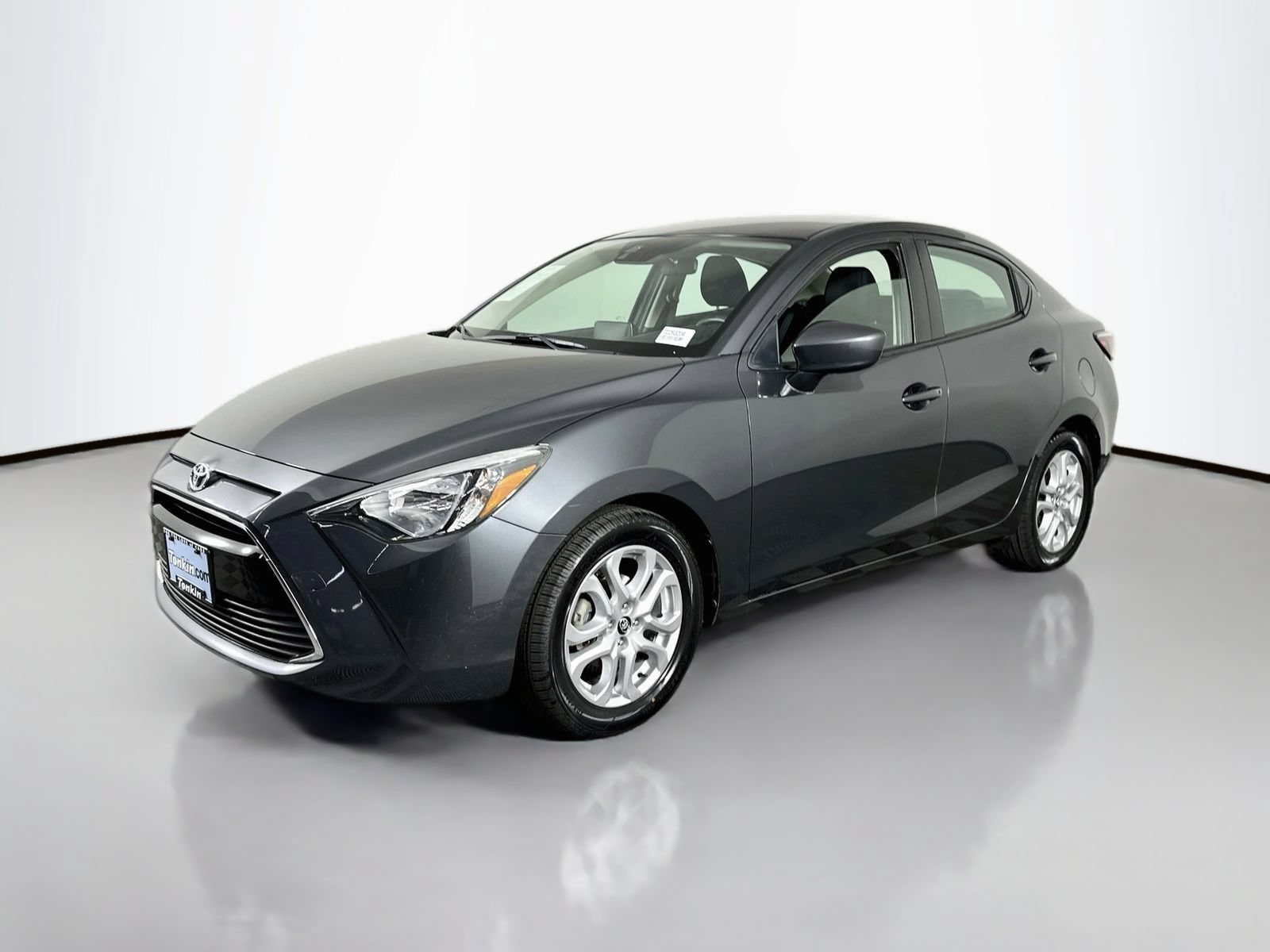 Certified 2017 Toyota Yaris iA FWD image 3