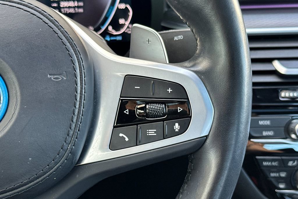 Used 2023 BMW 530e w/ M Sport Package image 27