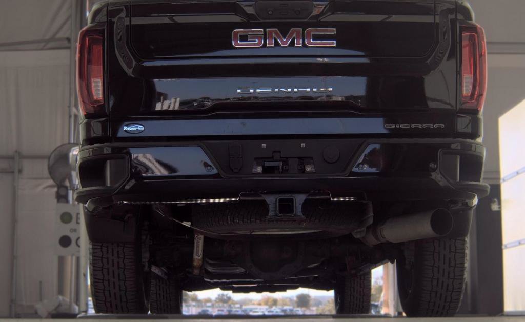 Used 2021 GMC Sierra 2500 Denali w/ Denali Black Diamond Edition AWD/4WD image 7