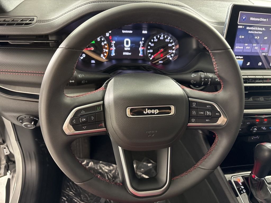 Used 2025 Jeep Compass Trailhawk AWD/4WD image 26