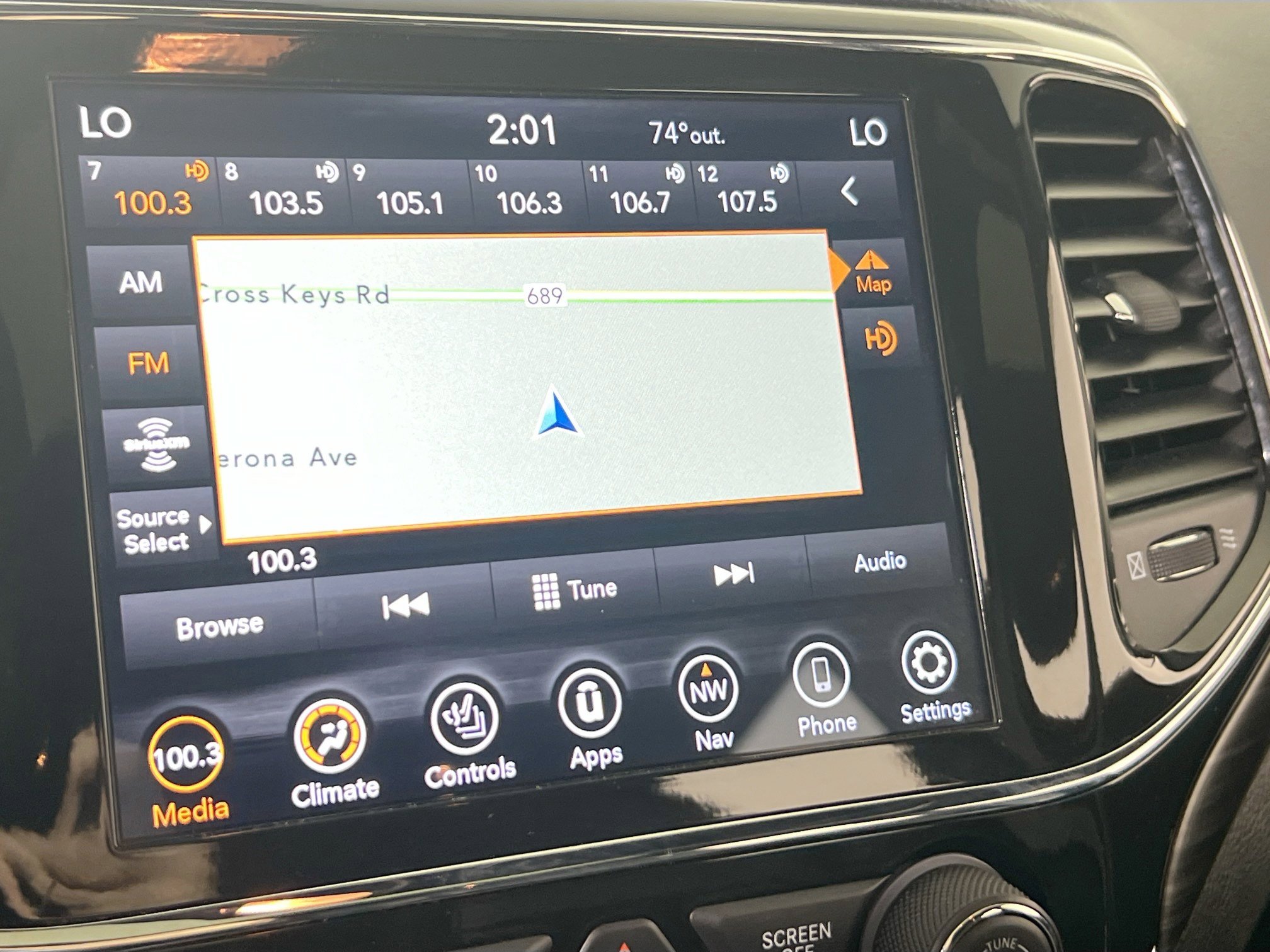 Used 2022 Jeep Grand Cherokee Laredo X image 15