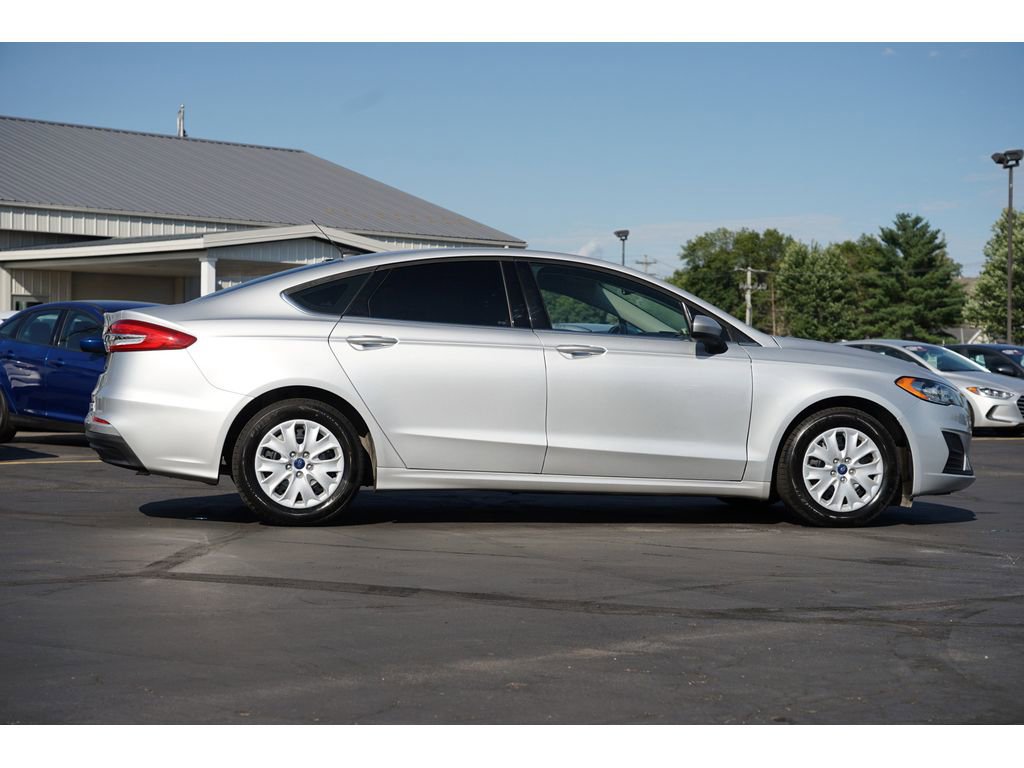 Used 2019 Ford Fusion S image 2