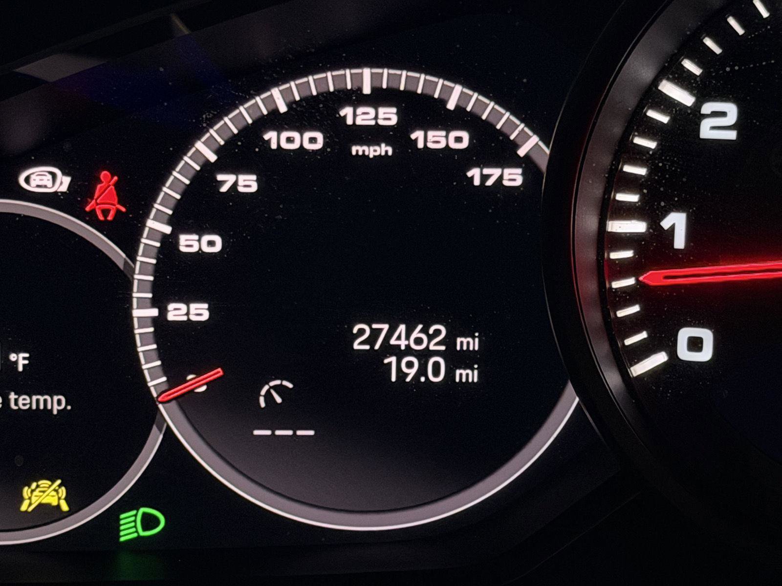 Certified 2022 Porsche Cayenne Platinum Edition image 20