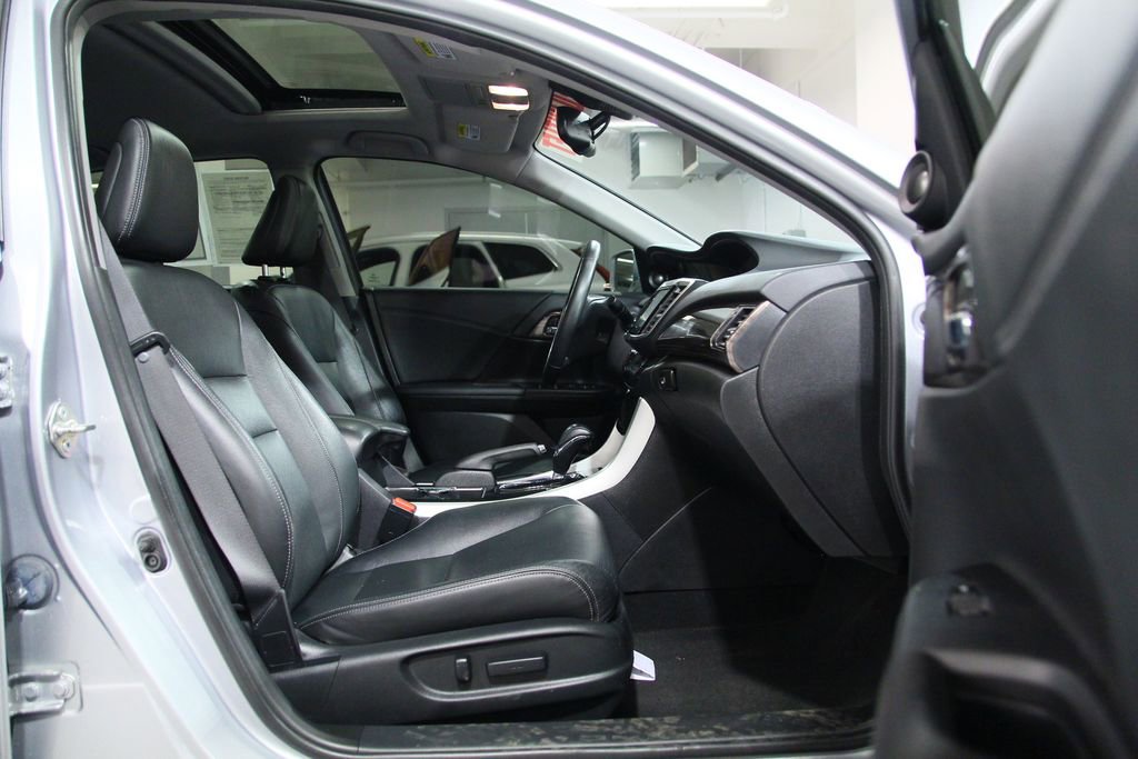 Used 2017 Honda Accord EX-L image 21