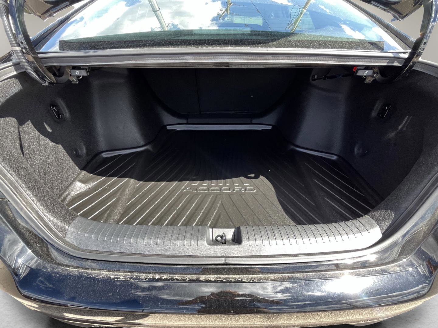 Used 2025 Honda Accord SE image 27