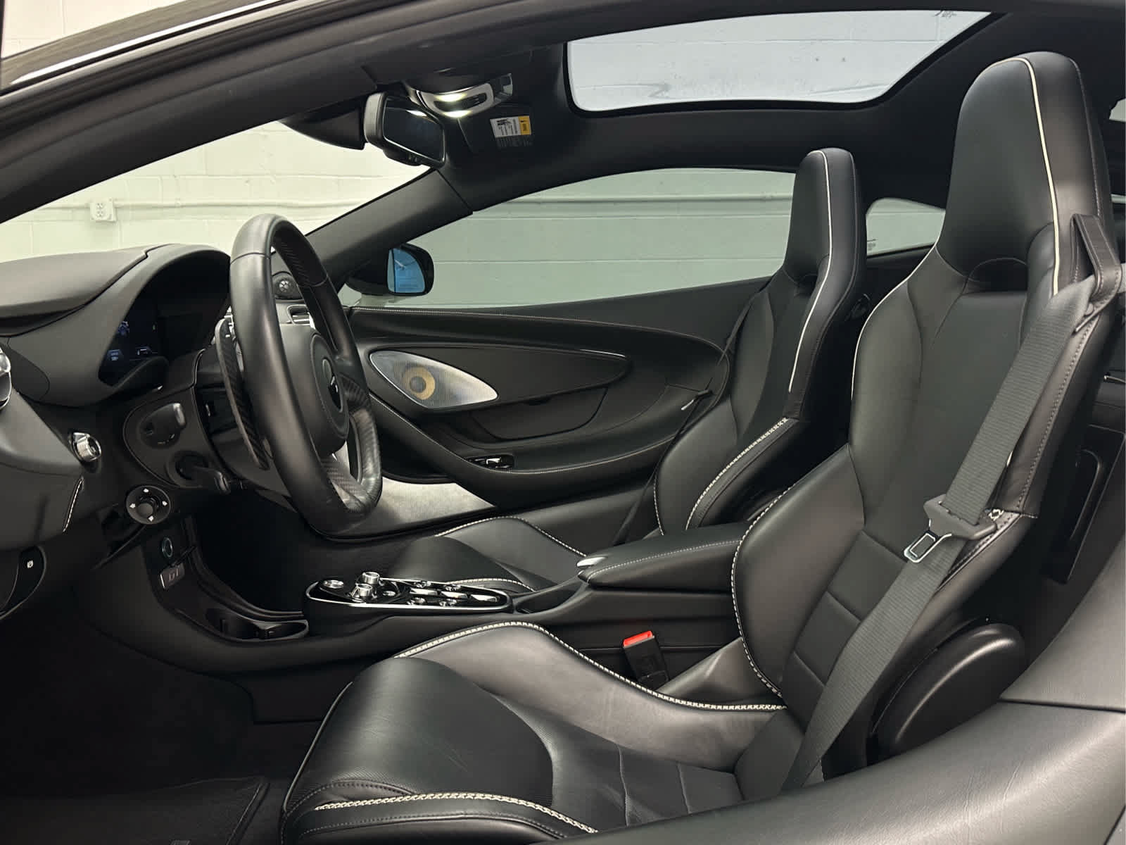 Used 2021 McLaren GT RWD image 11