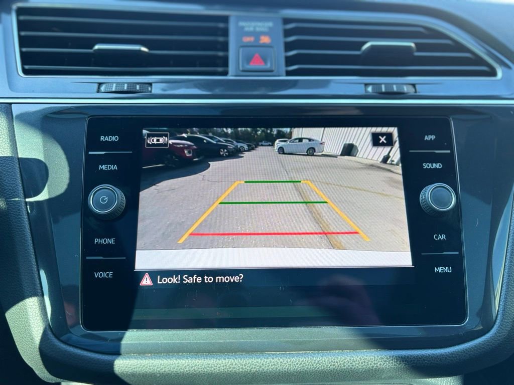 Used 2022 Volkswagen Tiguan SE R-Line image 28