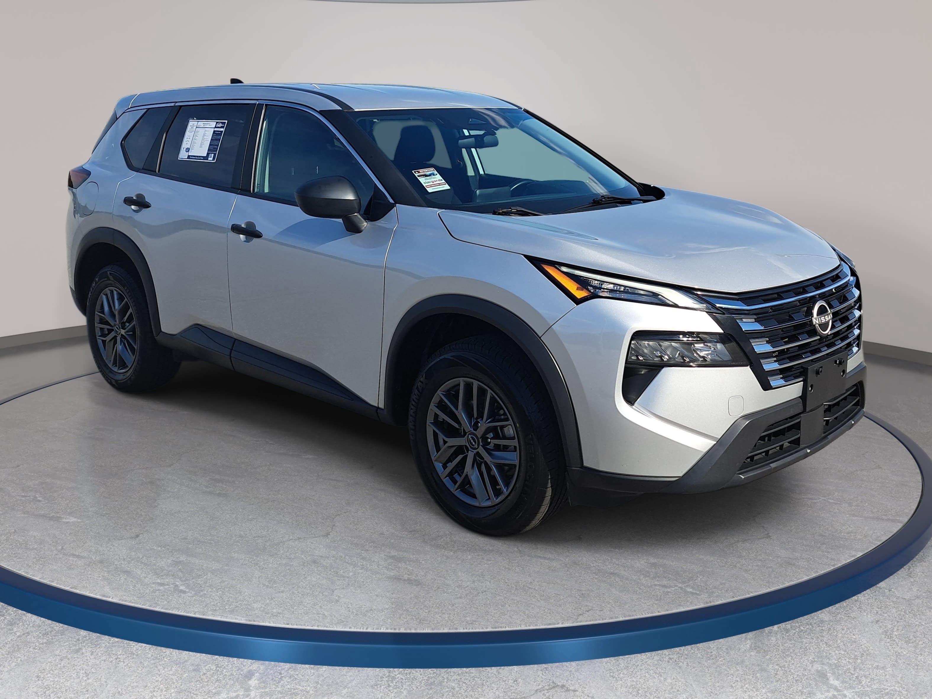 Used 2024 Nissan Rogue S AWD/4WD image 3