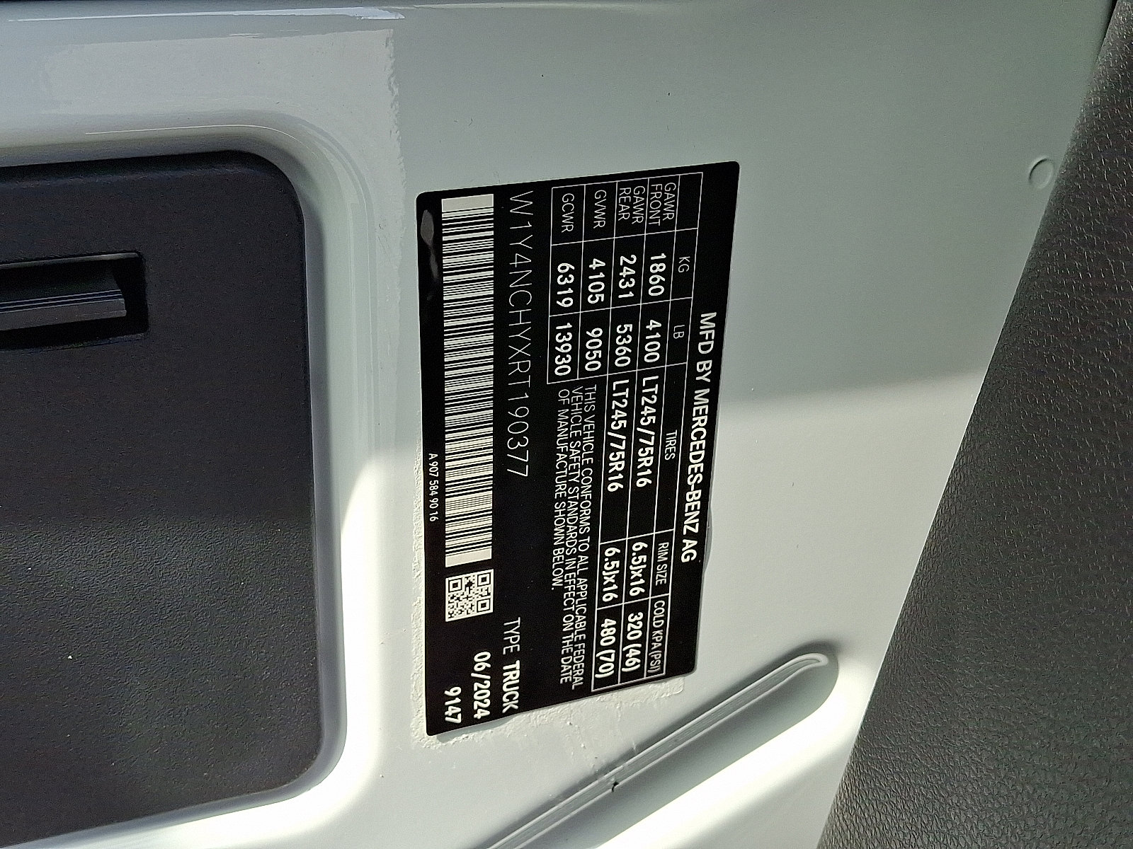 Used 2024 Mercedes-Benz Sprinter 2500 image 27
