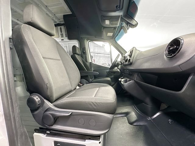 Used 2025 Mercedes-Benz Sprinter 2500 image 22
