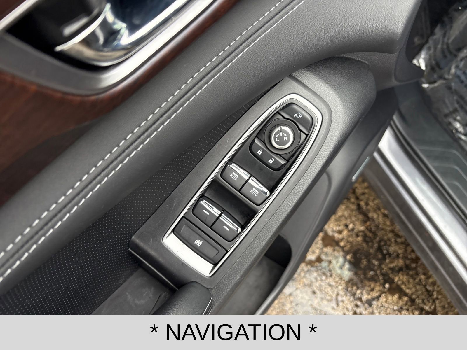 Used 2023 Subaru Ascent Touring image 11