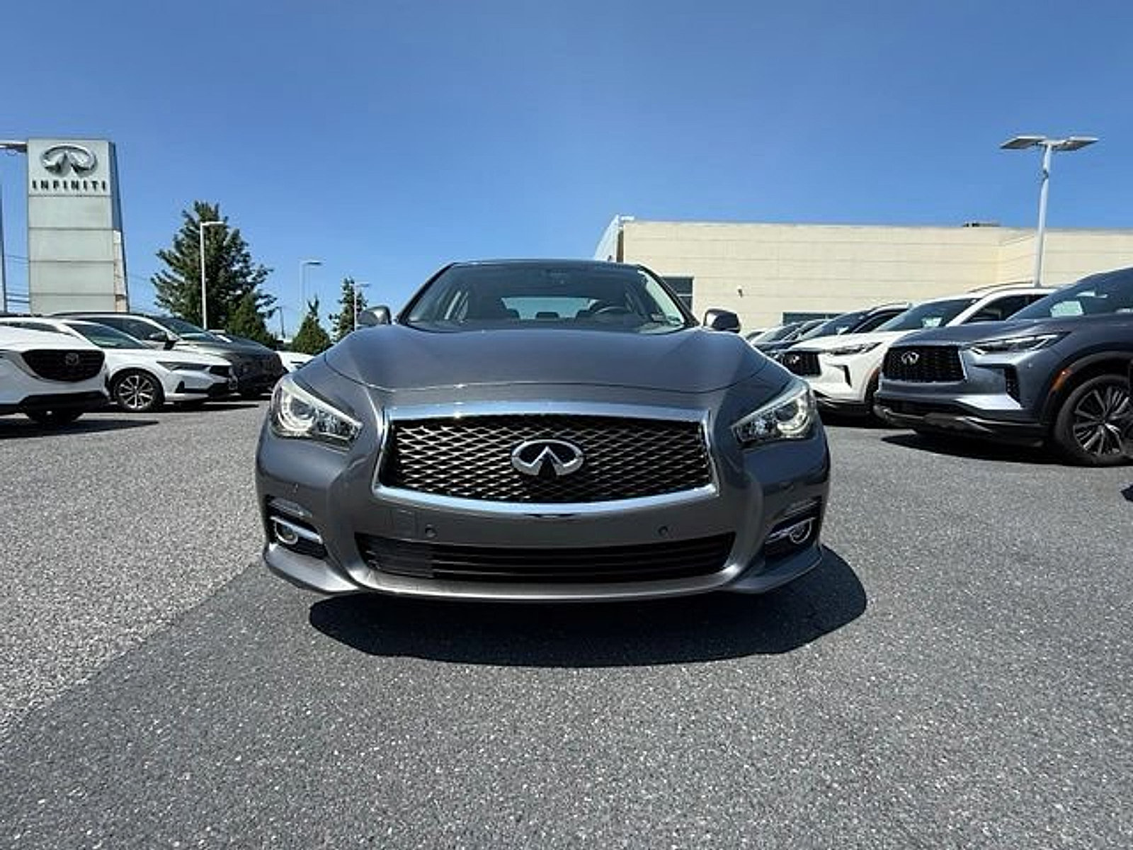Used 2016 INFINITI Q50 3.0t Premium w/ Driver Assistance Package AWD/4WD image 3
