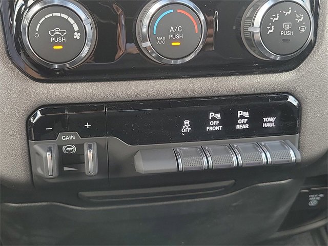 New 2026 RAM 1500 4x4 Crew Cab image 15