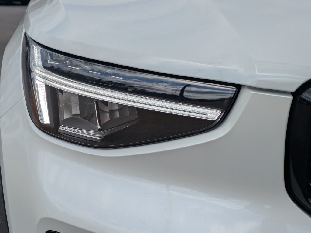 New 2026 Volvo XC40 B4 Plus w/ Climate Package FWD image 10