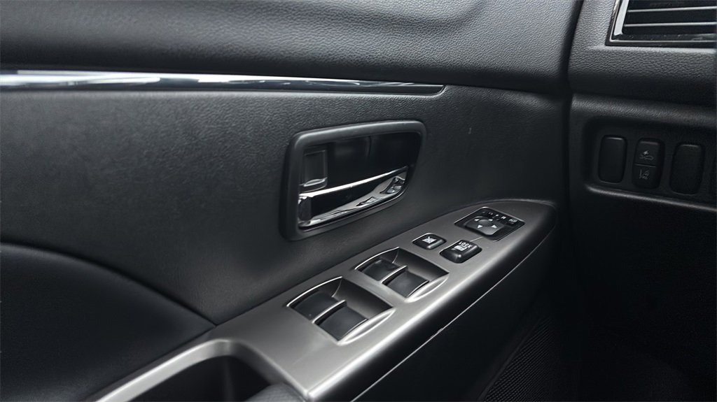 Used 2025 Mitsubishi Outlander Sport SE image 16