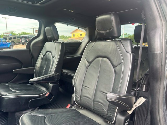 Used 2019 Chrysler Pacifica Limited w/ S Appearance Package FWD image 22
