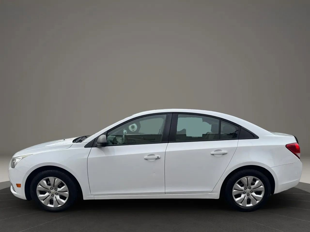 Used 2013 Chevrolet Cruze LS image 8