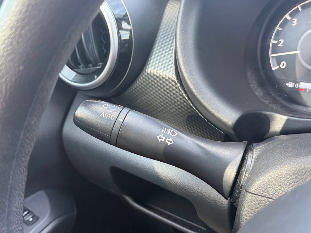 Used 2023 Nissan Kicks SV FWD image 14