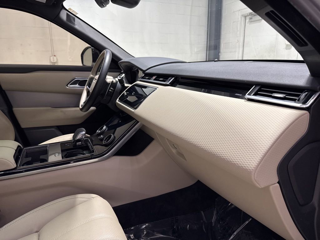 Used 2023 Land Rover Range Rover Velar R-Dynamic S image 32