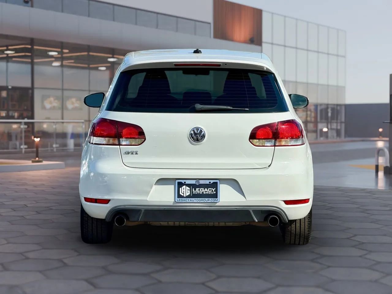 Used 2011 Volkswagen Golf 4-Door image 2