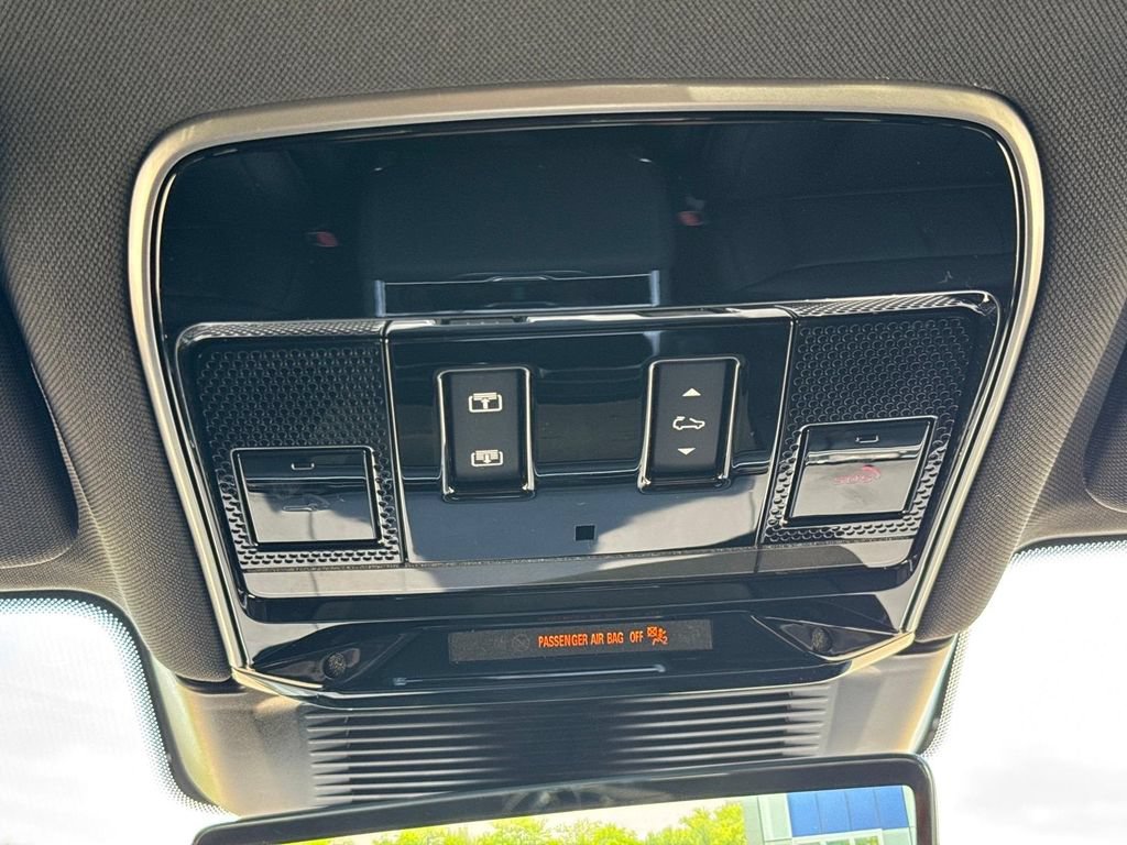 New 2026 Land Rover Range Rover Long Wheelbase SE AWD/4WD image 14