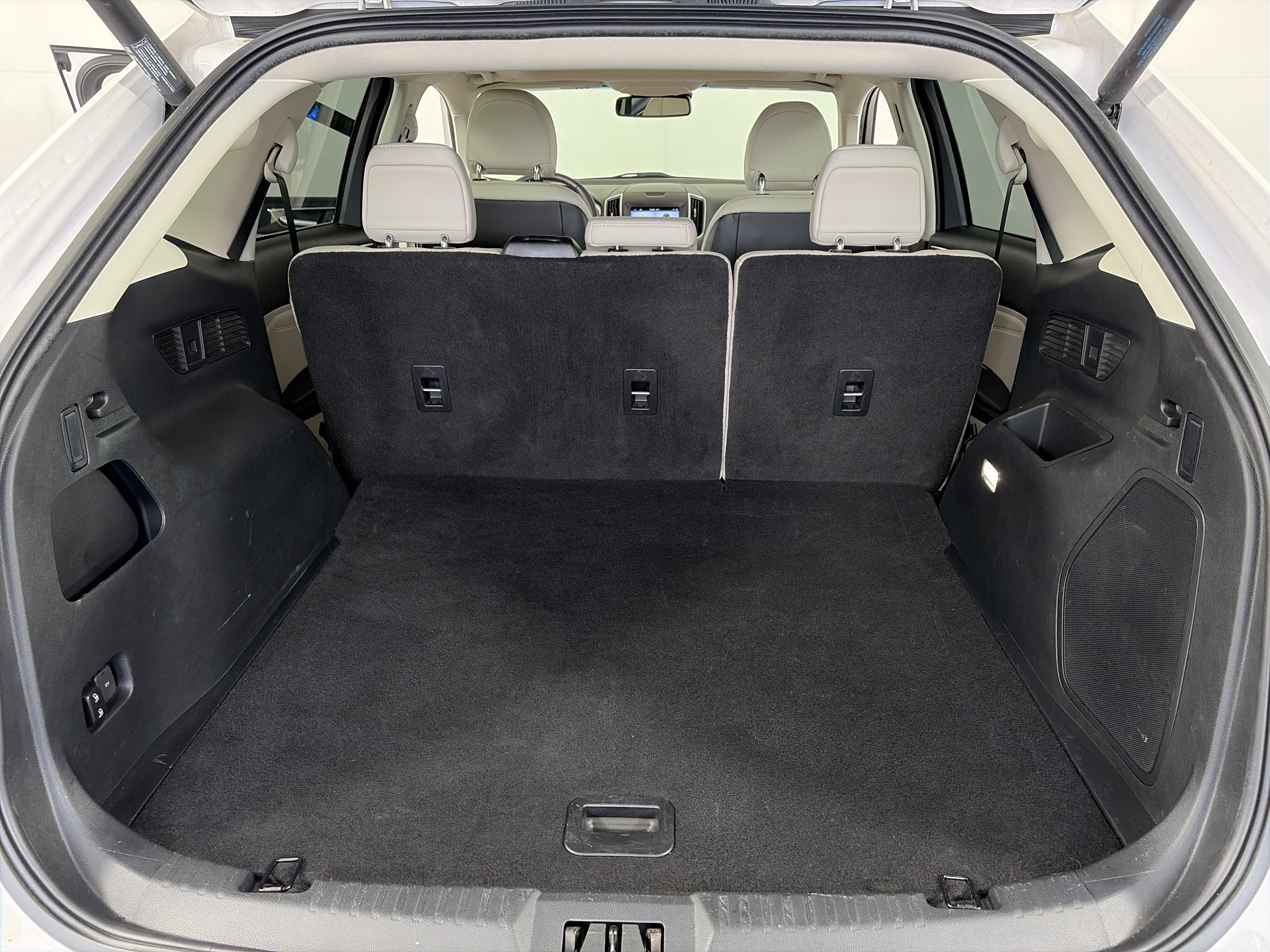 Used 2019 Ford Edge Titanium w/ Cold Weather Package image 14