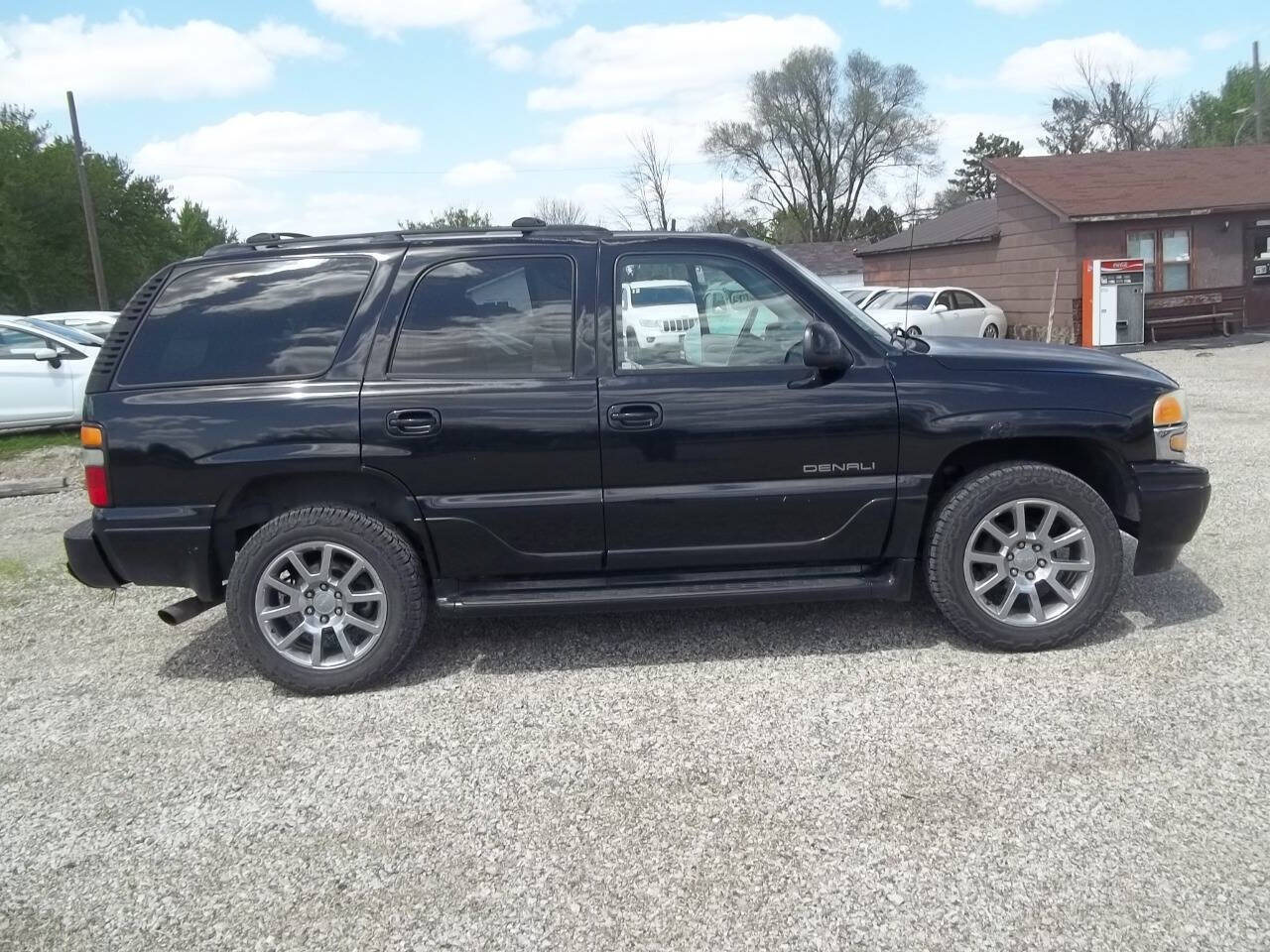 Used 2005 GMC Yukon Denali AWD/4WD image 4
