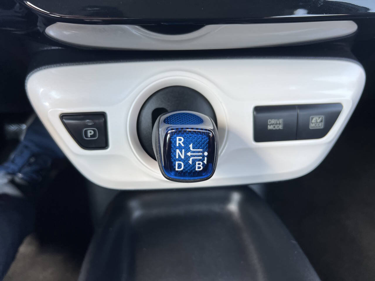 Used 2017 Toyota Prius Two FWD image 12