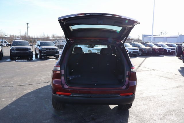 New 2025 Jeep Grand Cherokee Limited image 24