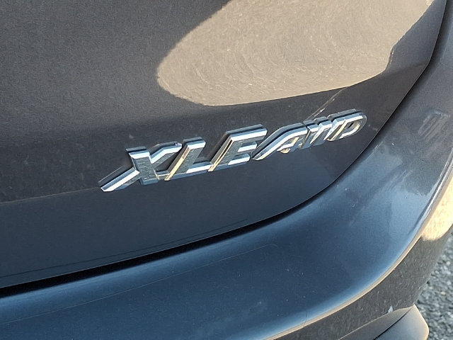 Used 2019 Toyota Highlander XLE AWD/4WD image 34