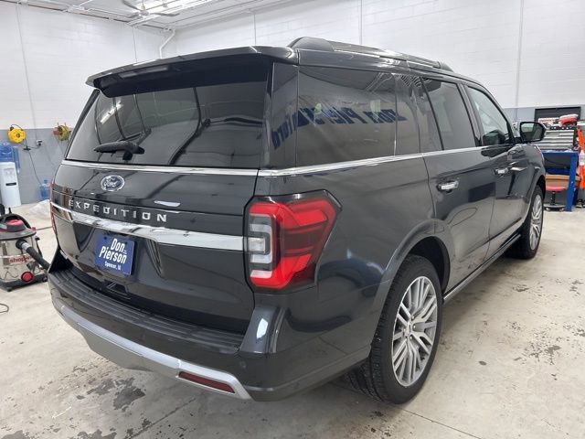 Used 2022 Ford Expedition Limited image 4