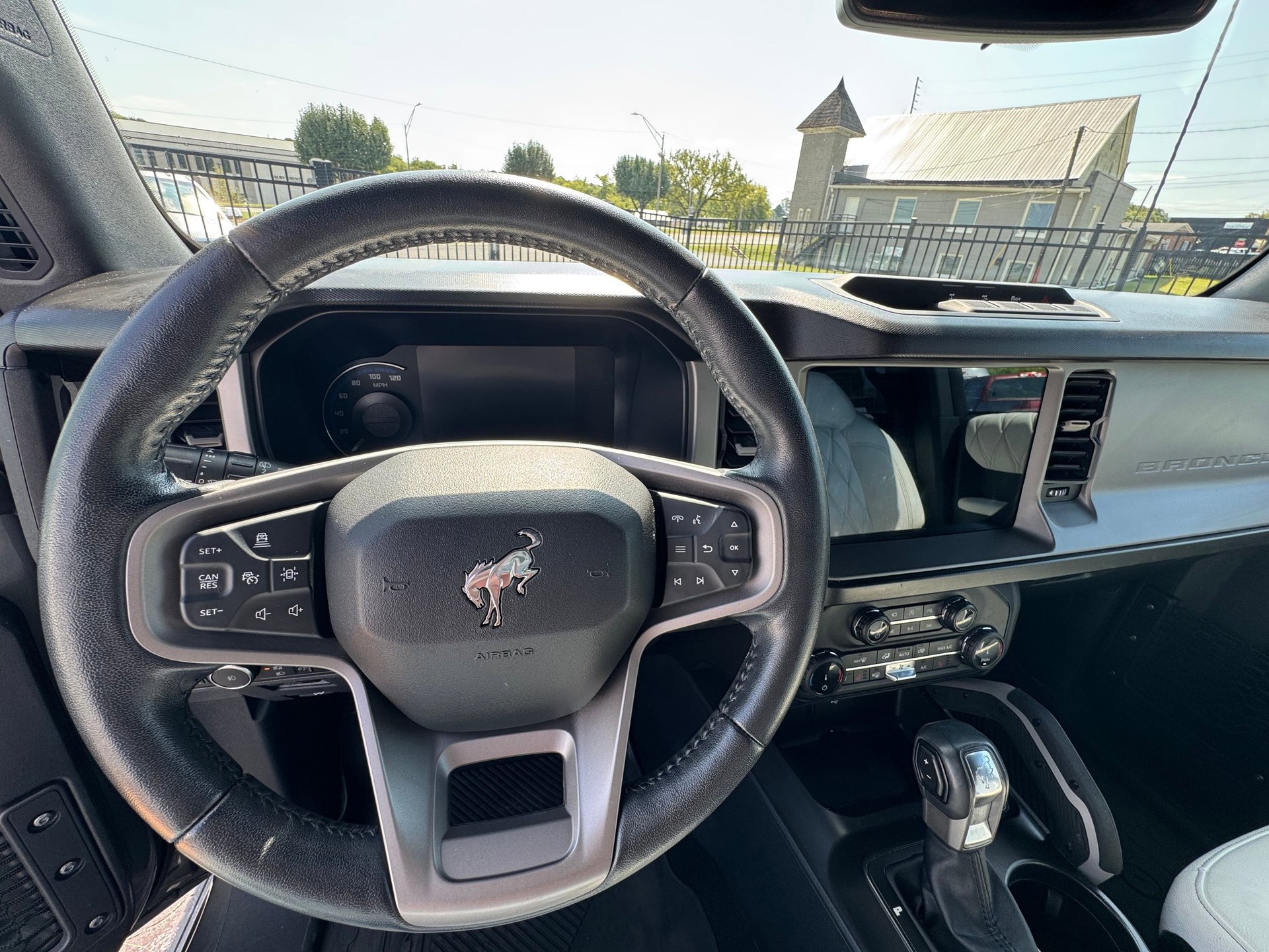 Used 2022 Ford Bronco Outer Banks image 14