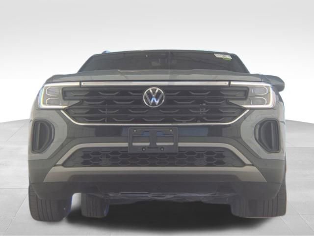Used 2025 Volkswagen Atlas Cross Sport SE AWD/4WD image 3