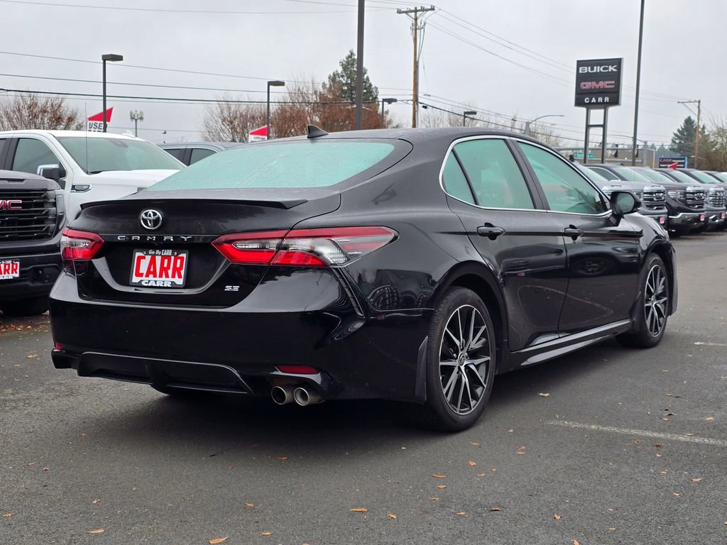 Used 2024 Toyota Camry SE image 3