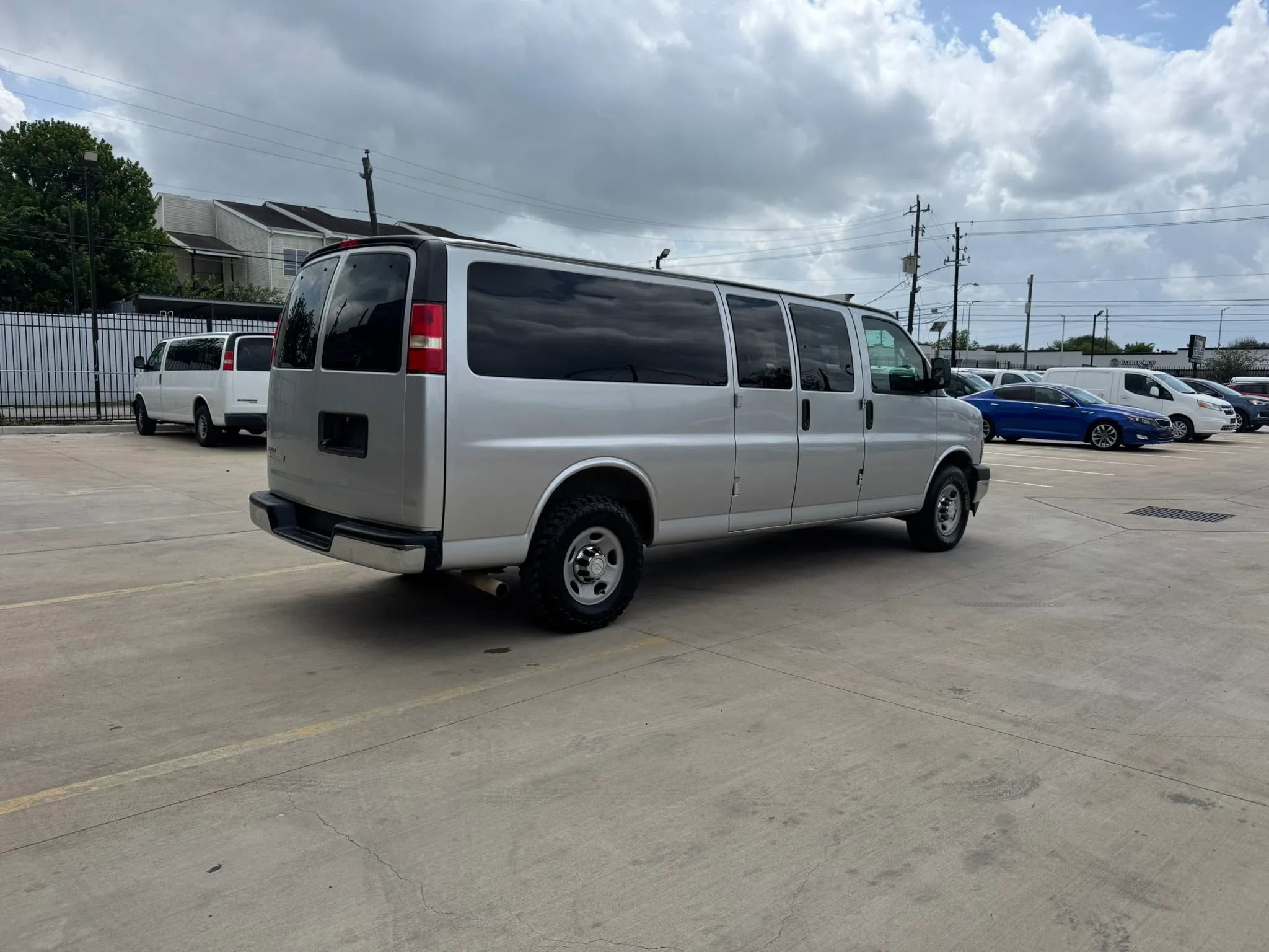 Used 2017 Chevrolet Express 3500 LT w/ LT Preferred Equipment Group image 9